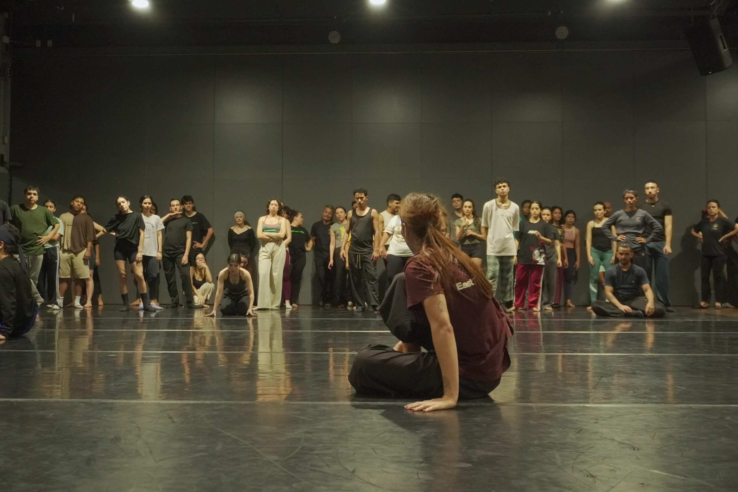 aller de Danza Contemporánea: Dinámicas del Movimiento", impartido por la maestra invitada Martha Cecilia Peña