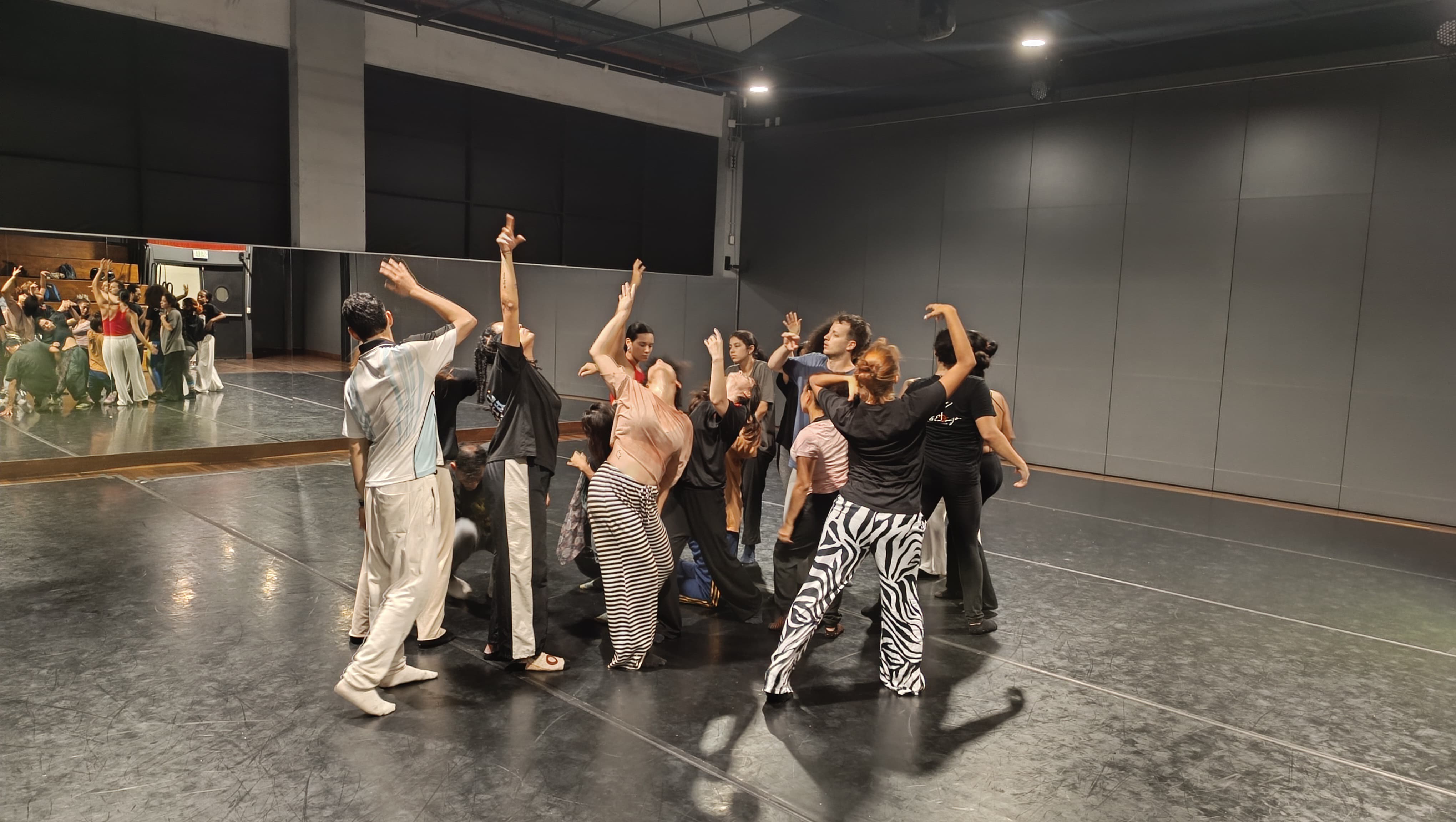 La danza vuelve a activar a Cali: así inicia el proceso en movimiento hacia la 8ª Bienal Internacional de Danza. Cali, Colombia.