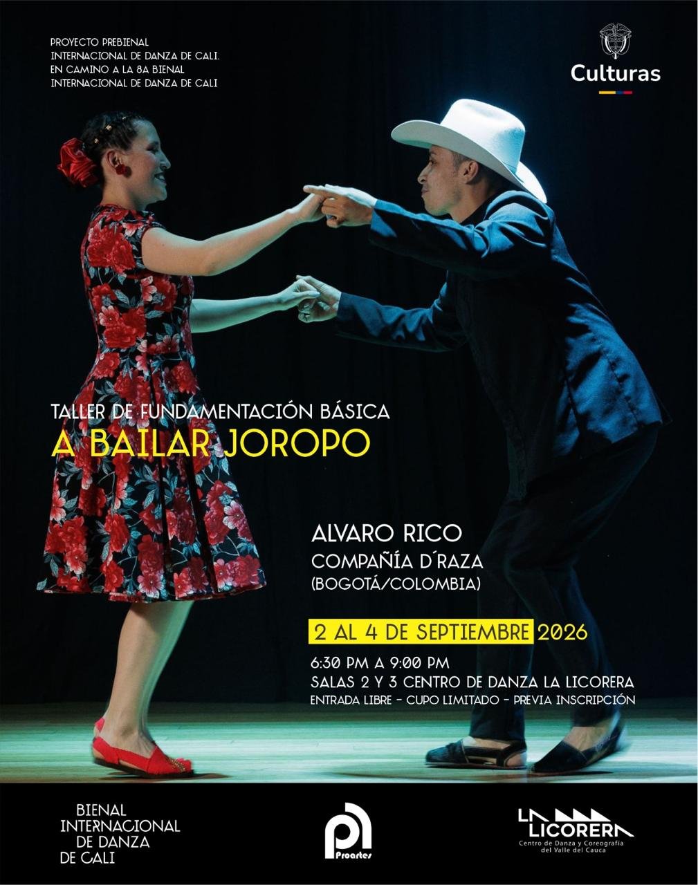 Póster de la Bienal Internacional de Danza de Cali promocionando el 'Taller de Fundamentación Básica A bailar joropo'. La imagen central muestra a una pareja, un hombre y una mujer, con trajes tradicionales de joropo bailando juntos en un escenario de madera. El hombre lleva un liquiliqui azul oscuro y sombrero blanco, y la mujer un vestido de flores rojas. El texto indica que el taller se llevará a cabo del 2 al 4 de septiembre de 2026, de 6:30 PM a 9:00 PM, en las Salas 2 y 3 del Centro de Danza La Licorera. Álvaro Rico de la Compañía D'Raza de Bogotá es el instructor. La entrada es libre con cupo limitado y requiere inscripción previa.